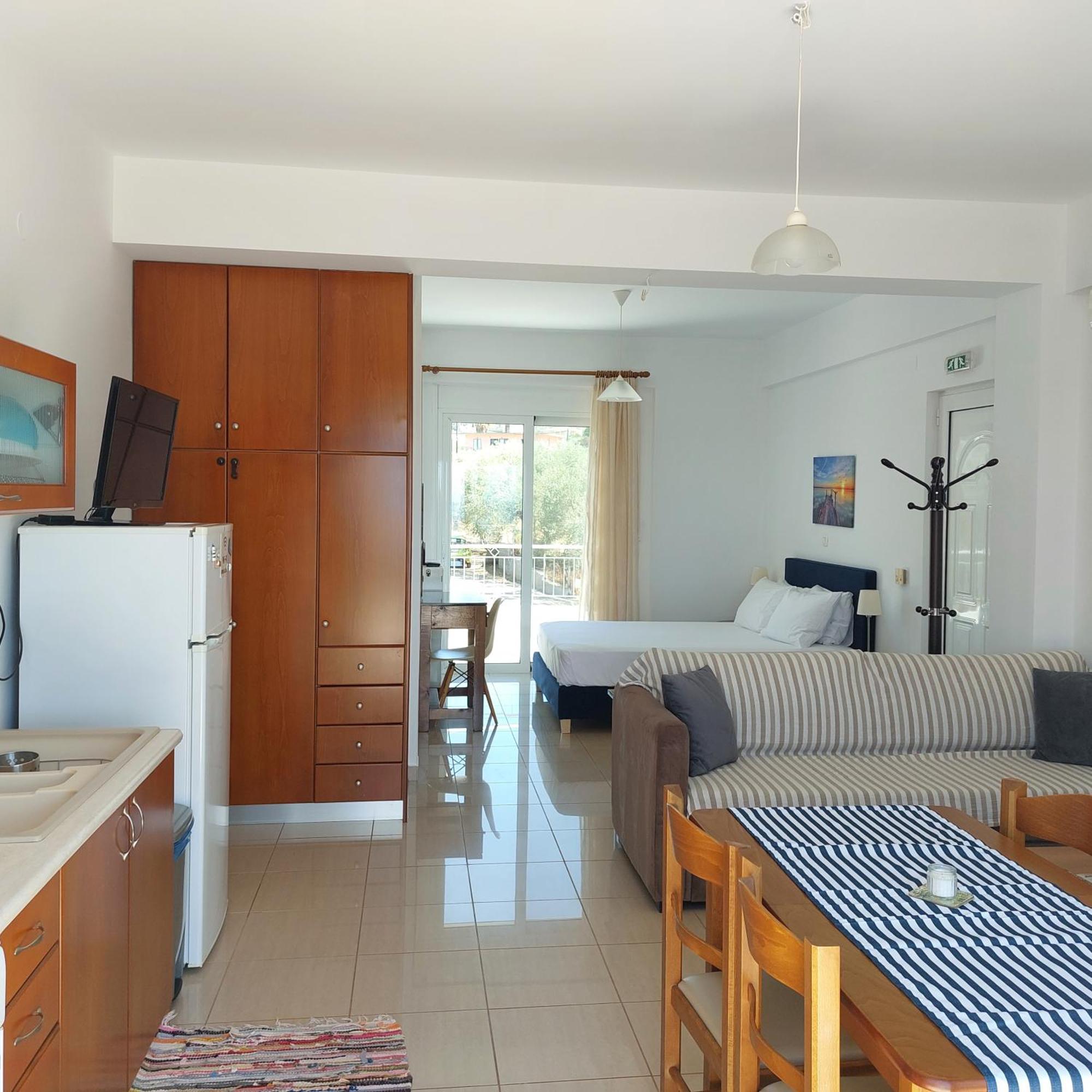 Elea Apartments Kalamata Esterno foto